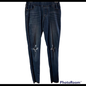 Jvini skinny jeans with distressed knees. Elastic waist. Size‎ Small
